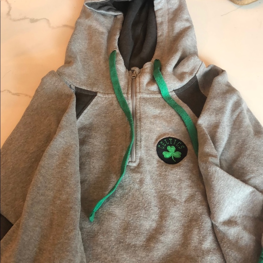 Celtics sweatshirt women’s SZ Large